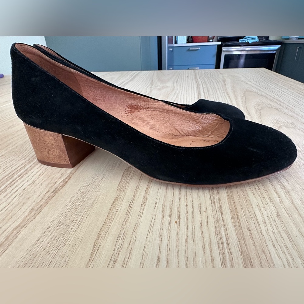 Madewell suede pumps
